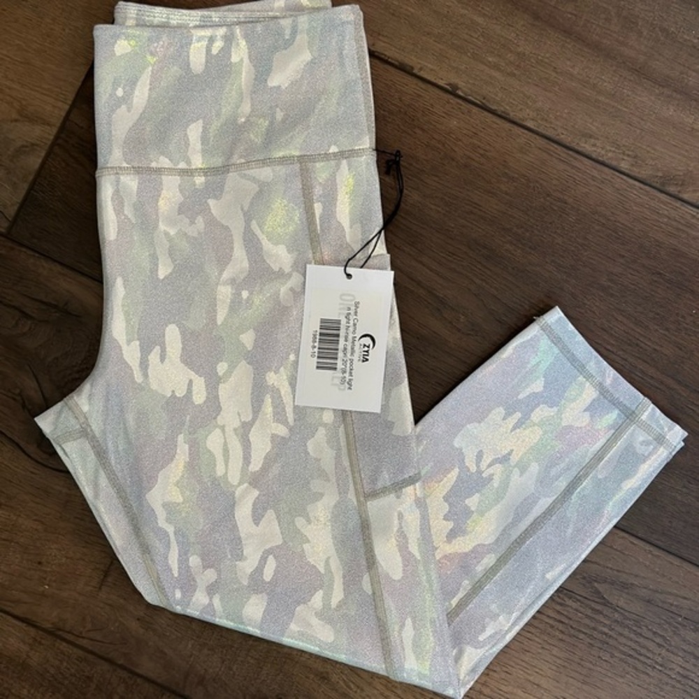 NWT‎ Zyia Leggings